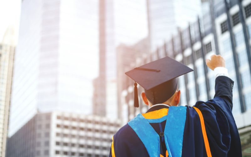 Scholarship programs for undergraduate students in Canada
