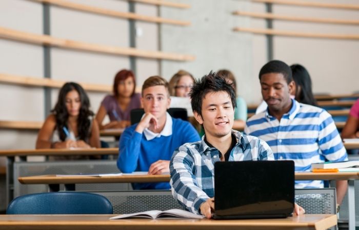 Advantages and Disadvantages of Studying MBBS in Italy